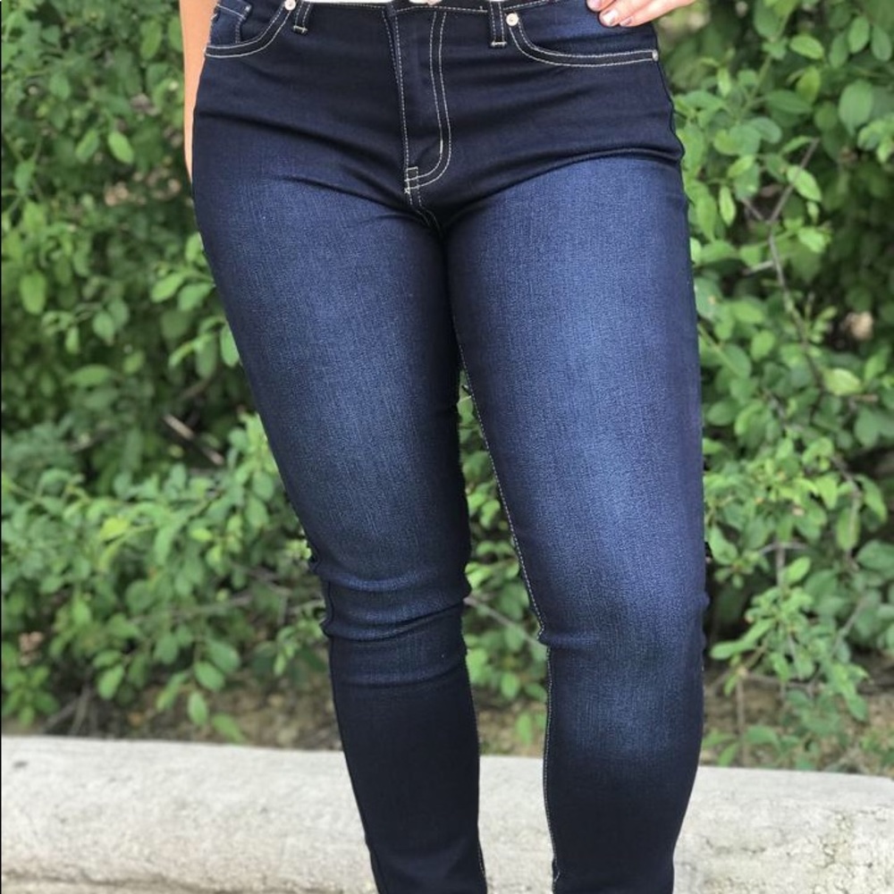 Dark wash skinny jeans